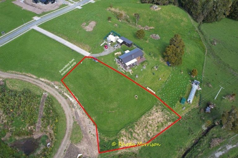 Photo of property in 12 Arahanga Road, Paparoa, 0571