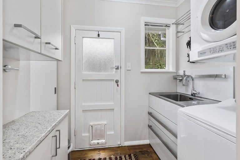 Photo of property in 1 Sydenham Street, Northland, Wellington, 6012