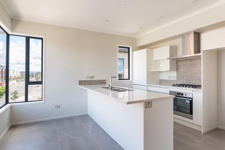 Photo of property in 162 Hobsonville Point Road, Hobsonville, Auckland, 0616