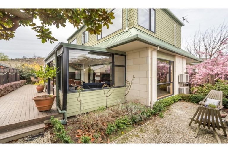 Photo of property in 2/8 Herbs Place, Cashmere, Christchurch, 8022