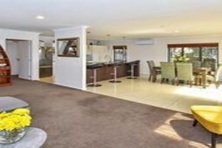 Photo of property in 318 Hill Road, The Gardens, Auckland, 2105