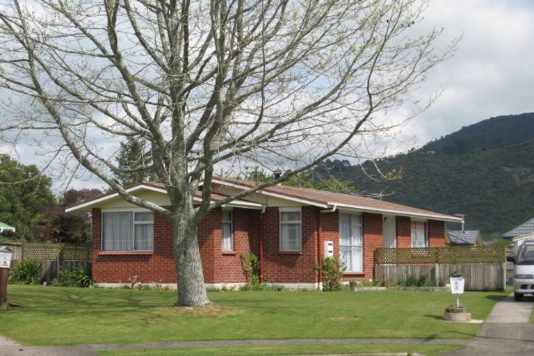 Photo of property in 8 Virgo Place, Kawaha Point, Rotorua, 3010