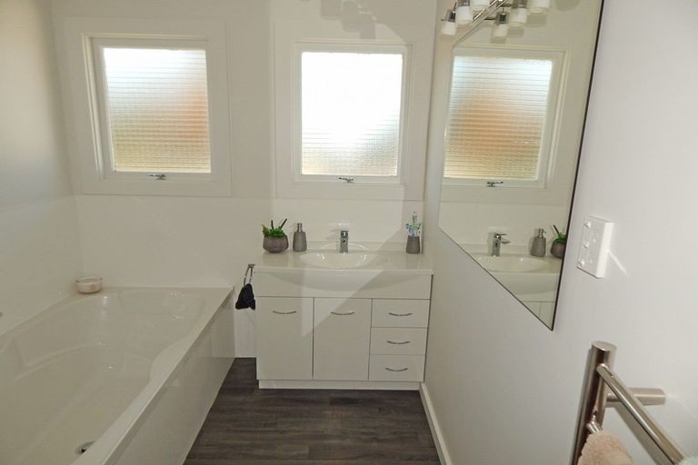 Photo of property in 3 George Street, Pleasant Point, 7903