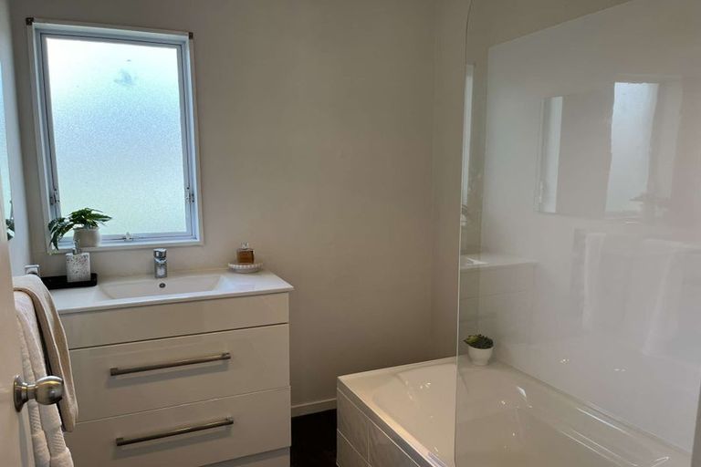 Photo of property in 1/30 Candia Road, Swanson, Auckland, 0614