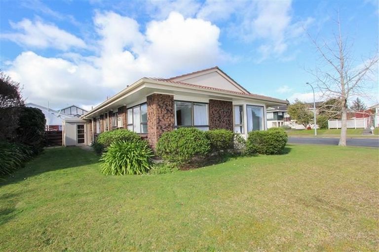 Photo of property in 39 Chedworth Avenue, Chedworth, Hamilton, 3210