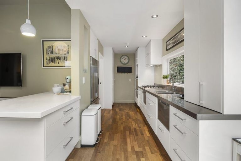 Photo of property in 8 Glen Road, Kelburn, Wellington, 6012