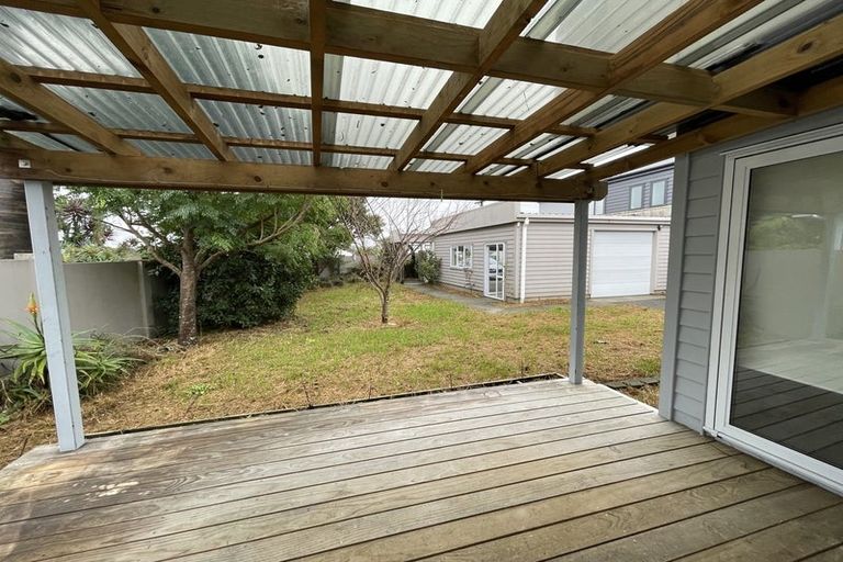 Photo of property in 16 River Road, Te Atatu Peninsula, Auckland, 0610