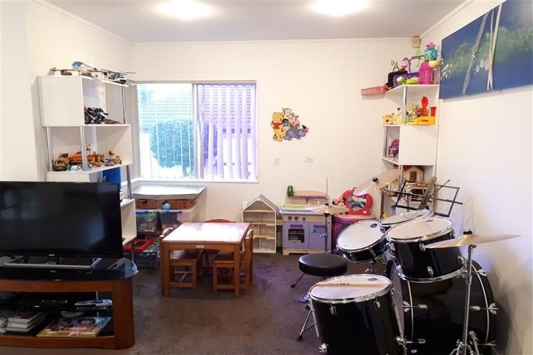 Photo of property in 22 Harbour Lights Close, West Harbour, Auckland, 0618