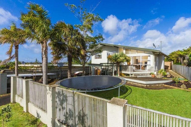 Photo of property in 3 Reynolds Place, Torbay, Auckland, 0630