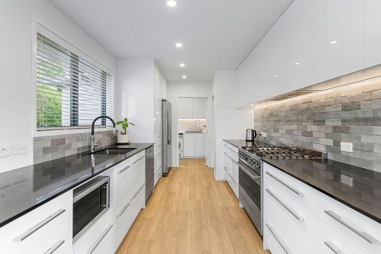 Photo of property in 47 Felgrove Street, Glendene, Auckland, 0602