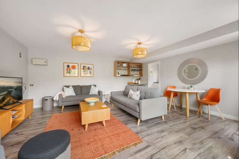 Photo of property in 8b Minaret Ridge, Wanaka, 9305