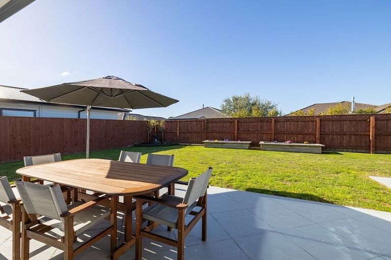 Photo of property in 12 Austin Reid Avenue, Carterton, 5713