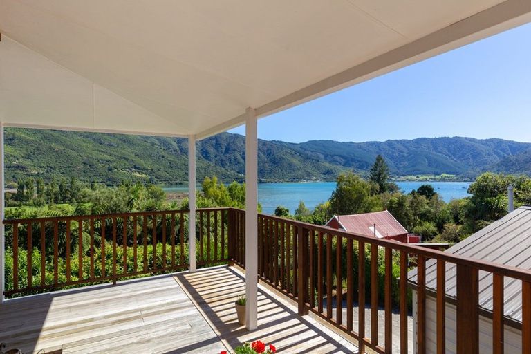 Photo of property in 1702 Queen Charlotte Drive, Linkwater, Picton, 7281