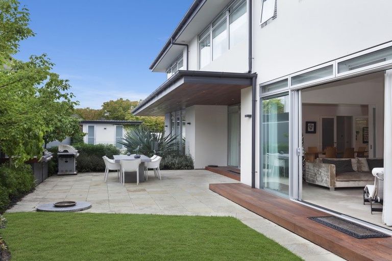 Photo of property in 10 Royds Street, Fendalton, Christchurch, 8014