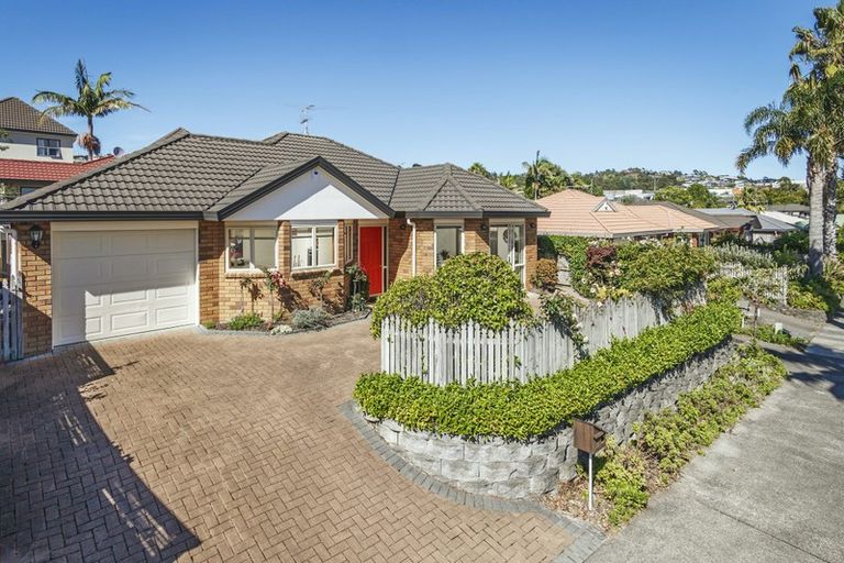 Photo of property in 11 Angel Way, Stanmore Bay, Whangaparaoa, 0932