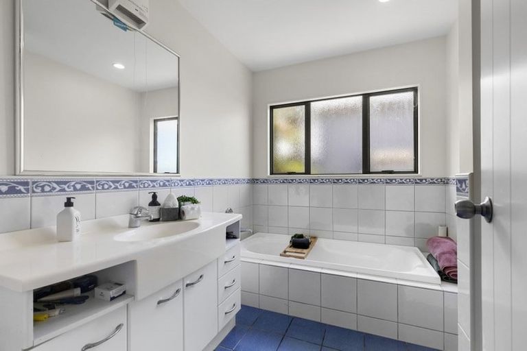 Photo of property in 44 Bannings Way, Hobsonville, Auckland, 0618