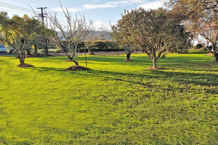 Photo of property in 64 Harbour View Road, Point Wells, 0986