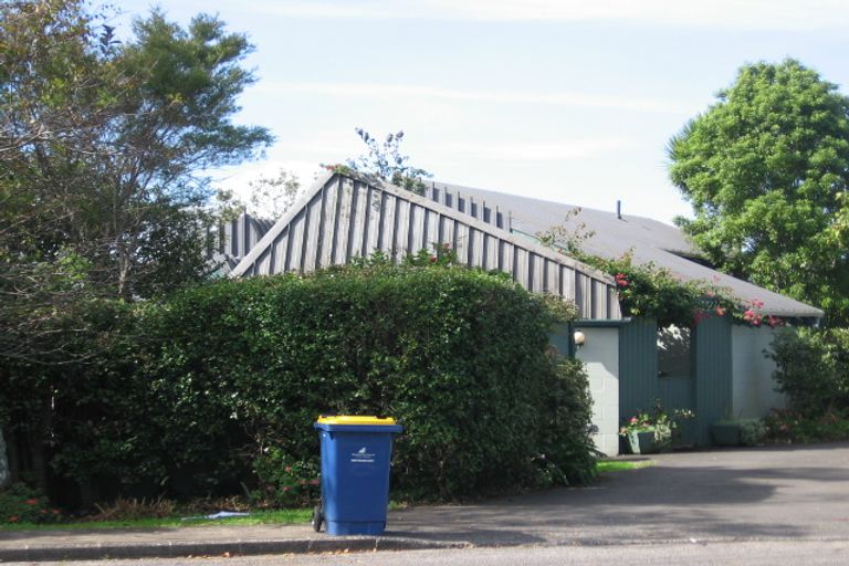 Photo of property in 1/246 Titirangi Road, Titirangi, Auckland, 0604