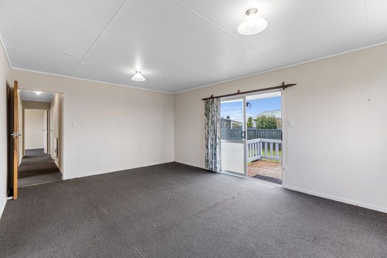 Photo of property in 18 Nikau Street, Inglewood, 4330