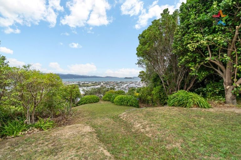 Photo of property in 20 Walnut Way, Maungaraki, Lower Hutt, 5010