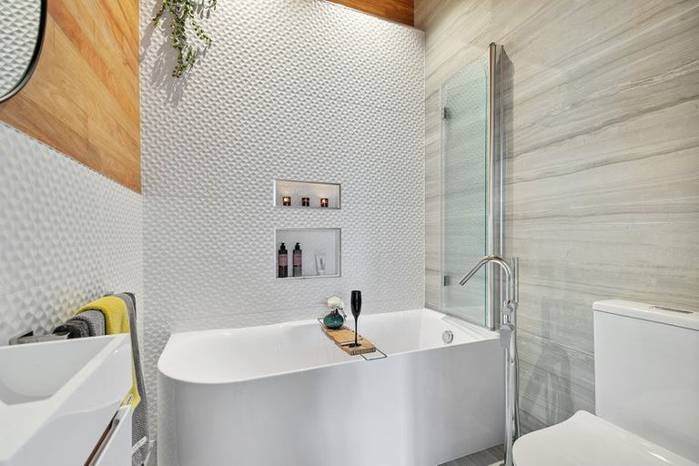 Photo of property in 61 Mount Smart Road, Onehunga, Auckland, 1061