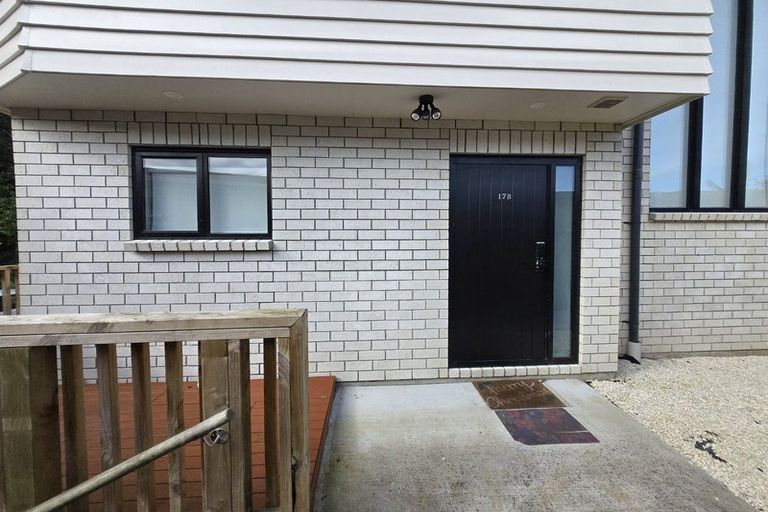 Photo of property in 17b Knox Road, Swanson, Auckland, 0612