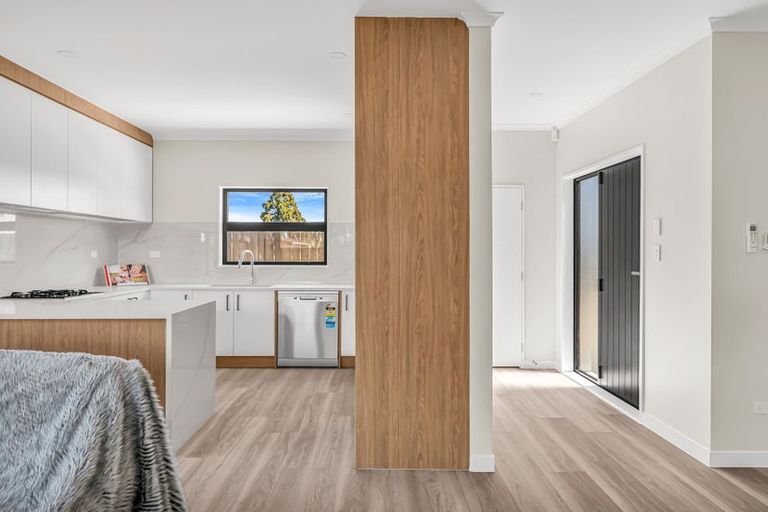 Photo of property in 2b Mayflower Close, Mangere East, Auckland, 2024