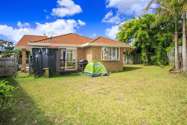 Photo of property in 37 Martin Jugum Lane, Ranui, Auckland, 0612
