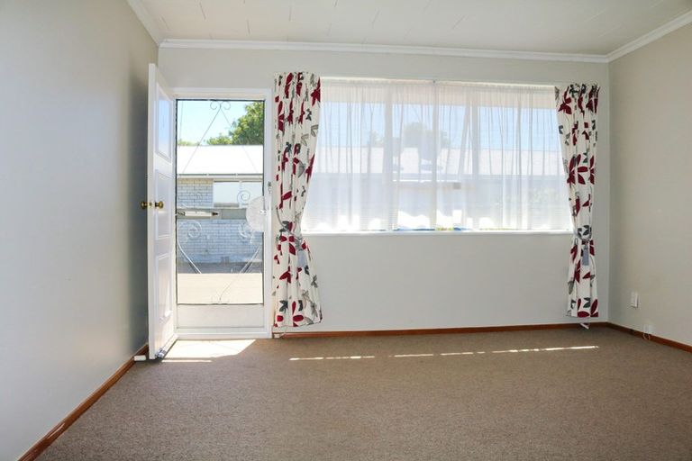 Photo of property in 6 Kiwi Court, Roslyn, Palmerston North, 4414