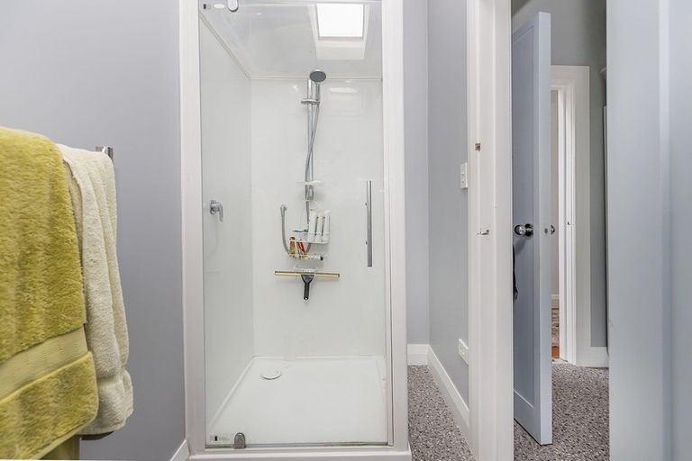 Photo of property in 7 Moana Road, Kelburn, Wellington, 6012