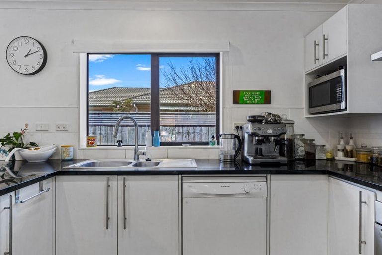 Photo of property in 19 Raabia Close, Parakai, 0830