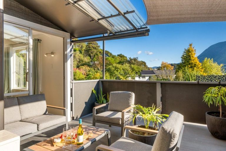 Photo of property in 33 Milton Terrace, Picton, 7220