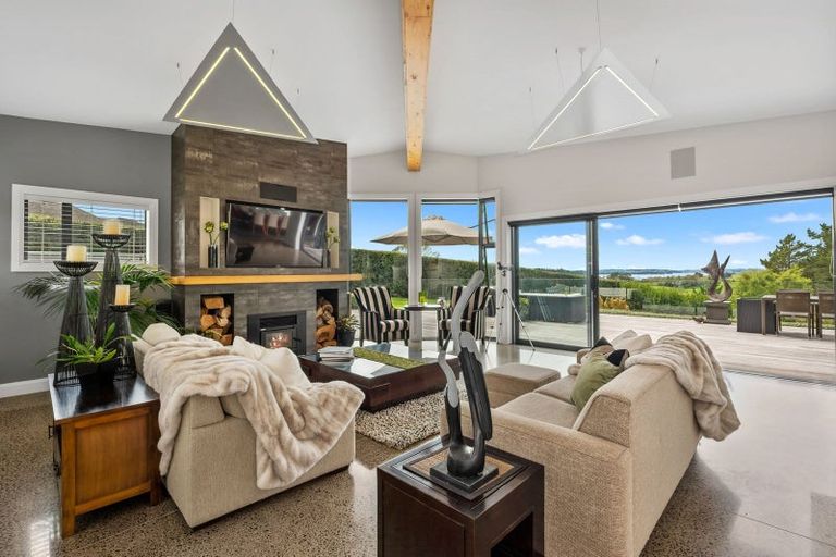 Photo of property in 44 Warman Road, Okura, Albany, 0792