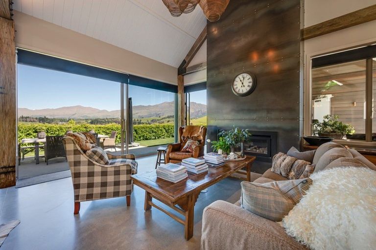 Photo of property in 92 Threepwood Road, Lake Hayes, Queenstown, 9371