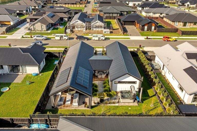 Photo of property in 8 Mccahon Drive, Rangiora, 7400