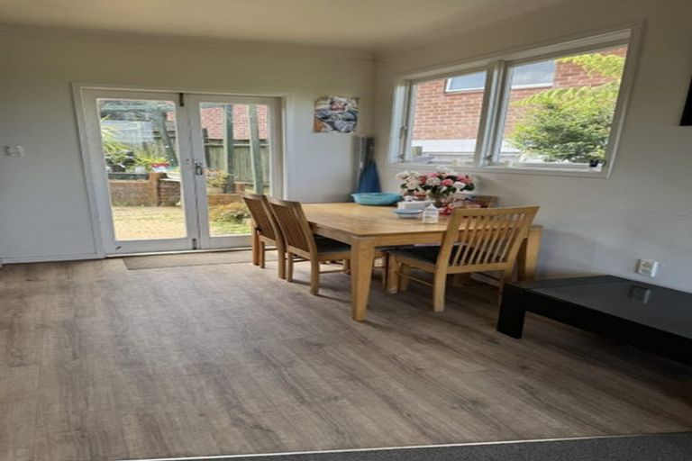 Photo of property in 17 Edgeworth Road, Glenfield, Auckland, 0629