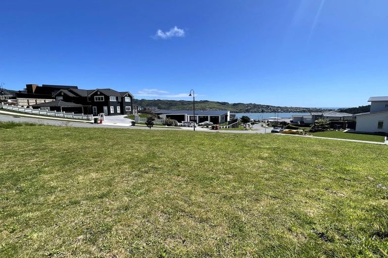 Photo of property in 33 Ken Douglas Drive, Aotea, Porirua, 5024