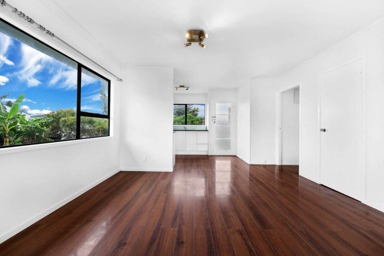 Photo of property in 26 Lambrown Drive, Totara Vale, Auckland, 0629