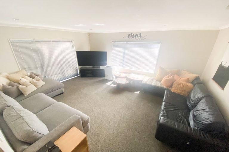 Photo of property in 31d Chieftain Rise, Goodwood Heights, Auckland, 2105