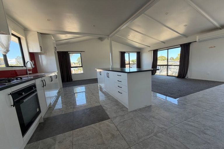 Photo of property in 18 Heathberry Close, Papatoetoe, Auckland, 2025