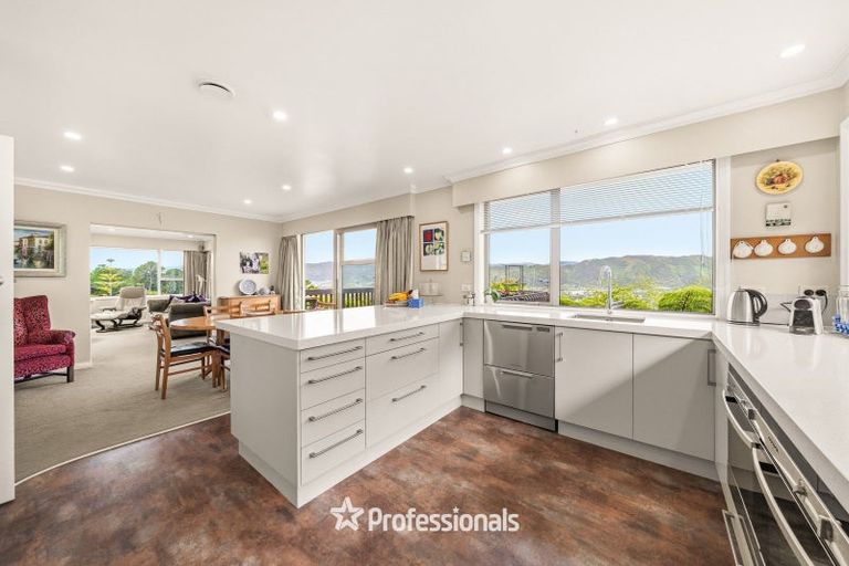 Photo of property in 73 Tirohanga Road, Tirohanga, Lower Hutt, 5010