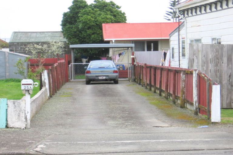 Photo of property in 25 Mako Mako Road, Levin, 5510