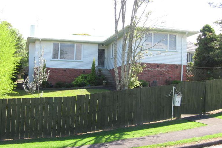 Photo of property in 16 Trojan Crescent, New Lynn, Auckland, 0600
