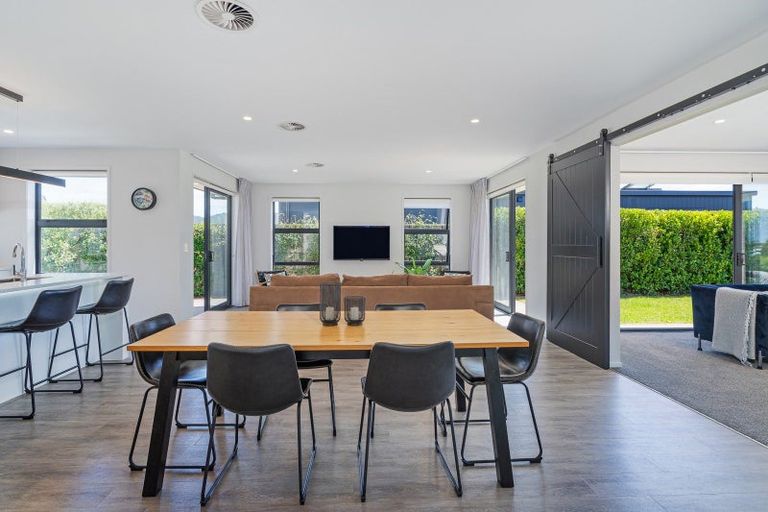 Photo of property in 6 Awatea Drive, Whitianga, 3510