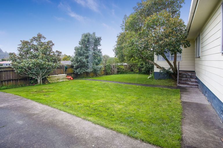 Photo of property in 5 Karina Place, Glen Eden, Auckland, 0602
