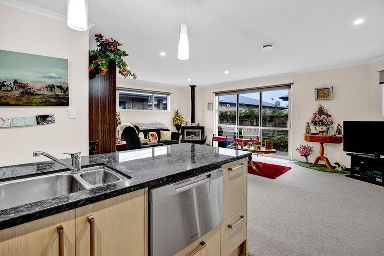 Photo of property in 28 Princes Street, Hawera, 4610