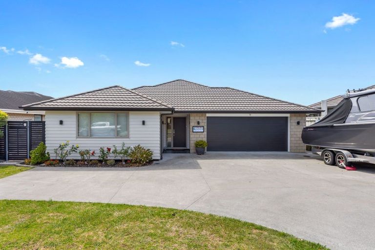 Photo of property in 12 Robert Might Road, Kumeu, 0810