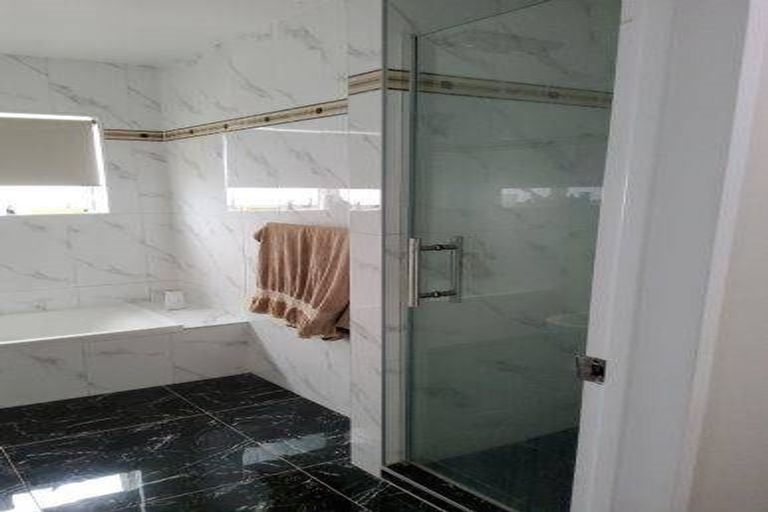 Photo of property in 9a Holland Street, Pukekohe, 2120