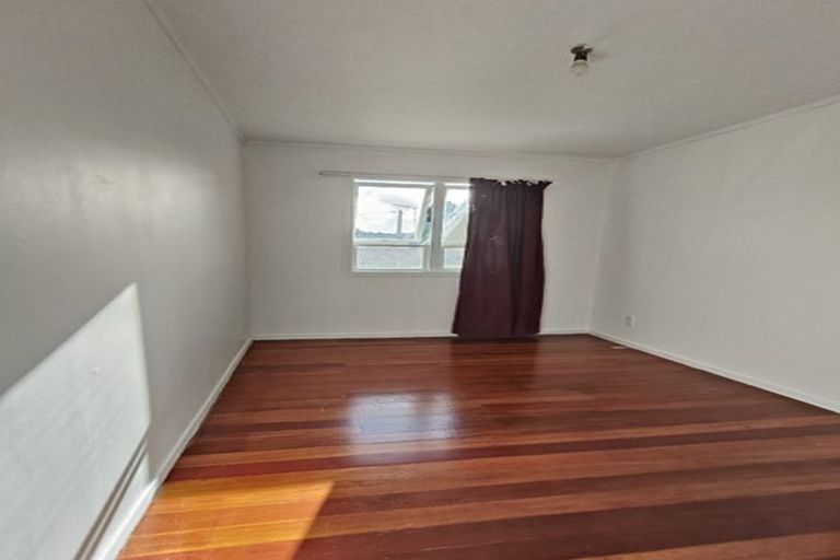 Photo of property in 1/28 Tonar Street, Northcote, Auckland, 0627