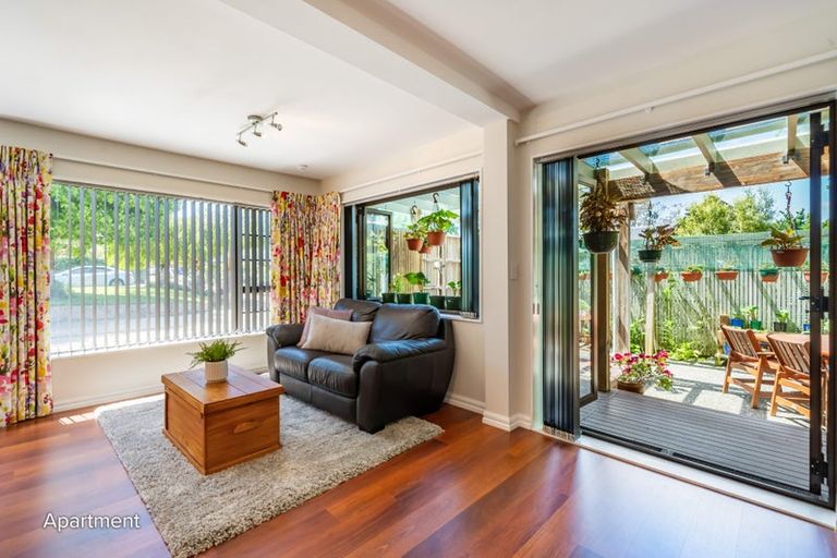 Photo of property in 43c Dowling Grove, Silverstream, Upper Hutt, 5019